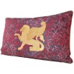 Coussin Brodé Lion Ailé Fait Main en Tissu Brocart Rouge