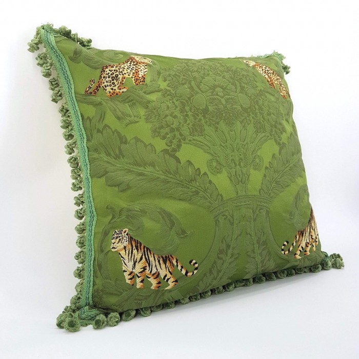 https://www.oggettiveneziani.com/7073-large_default/tassel-fringe-throw-pillow-case-silk-damask-rubelli-fabric-green-sandokan-pattern.jpg